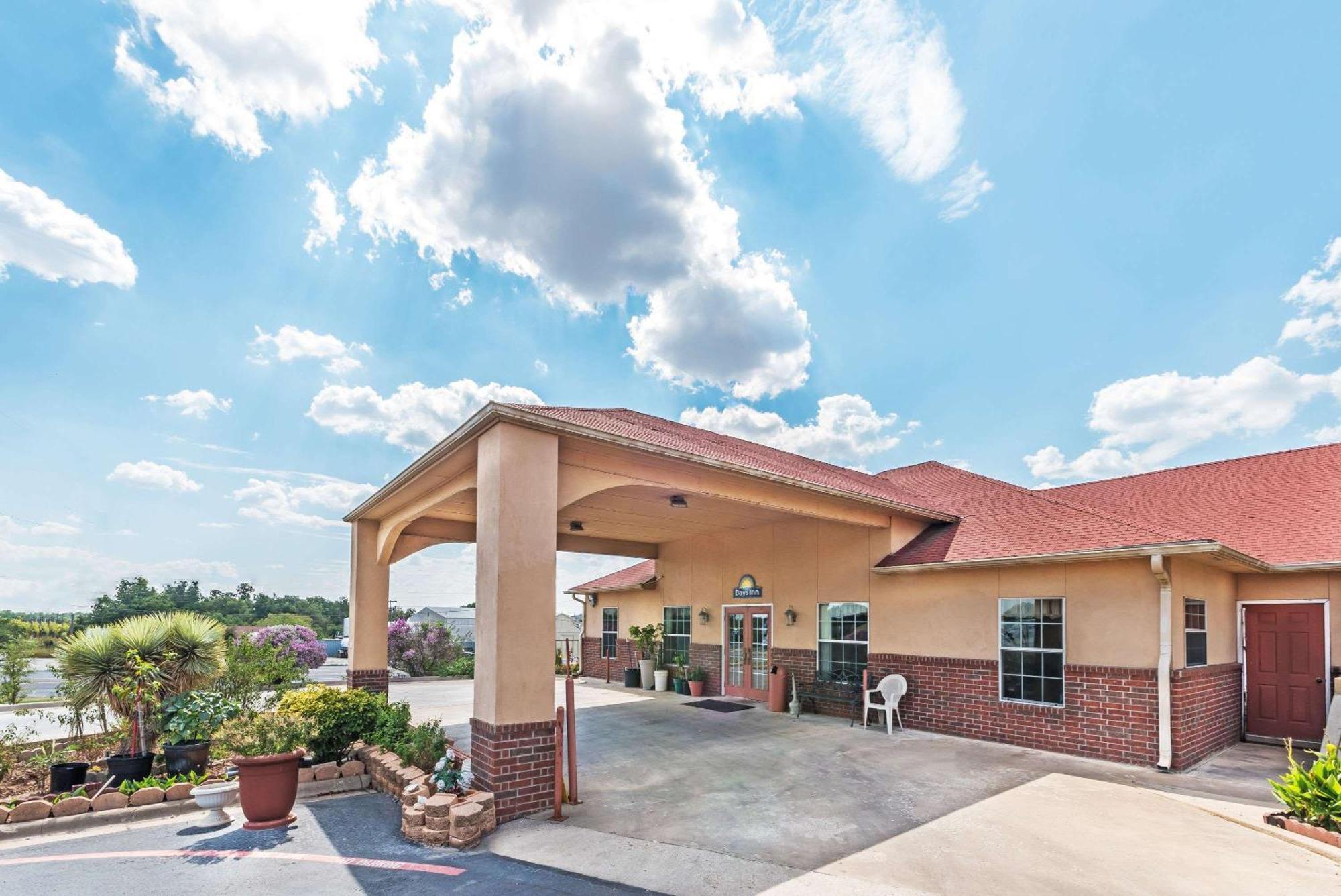 15 Top-Rated Motels in the South US for Every Road Trip