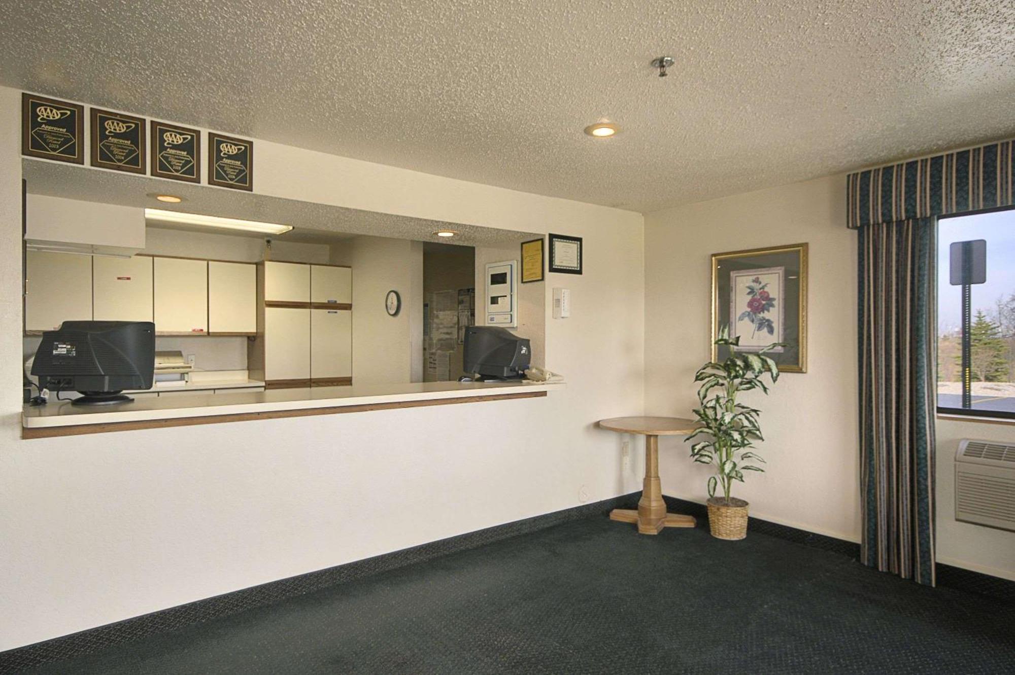 Staying Near Lake Michigan: 4 Travelodge by Wyndham Hotels Compared
