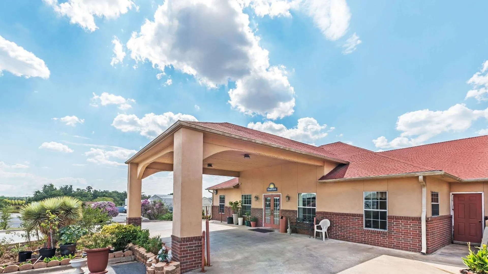15 Top-Rated Motels in the South US for Every Road Trip