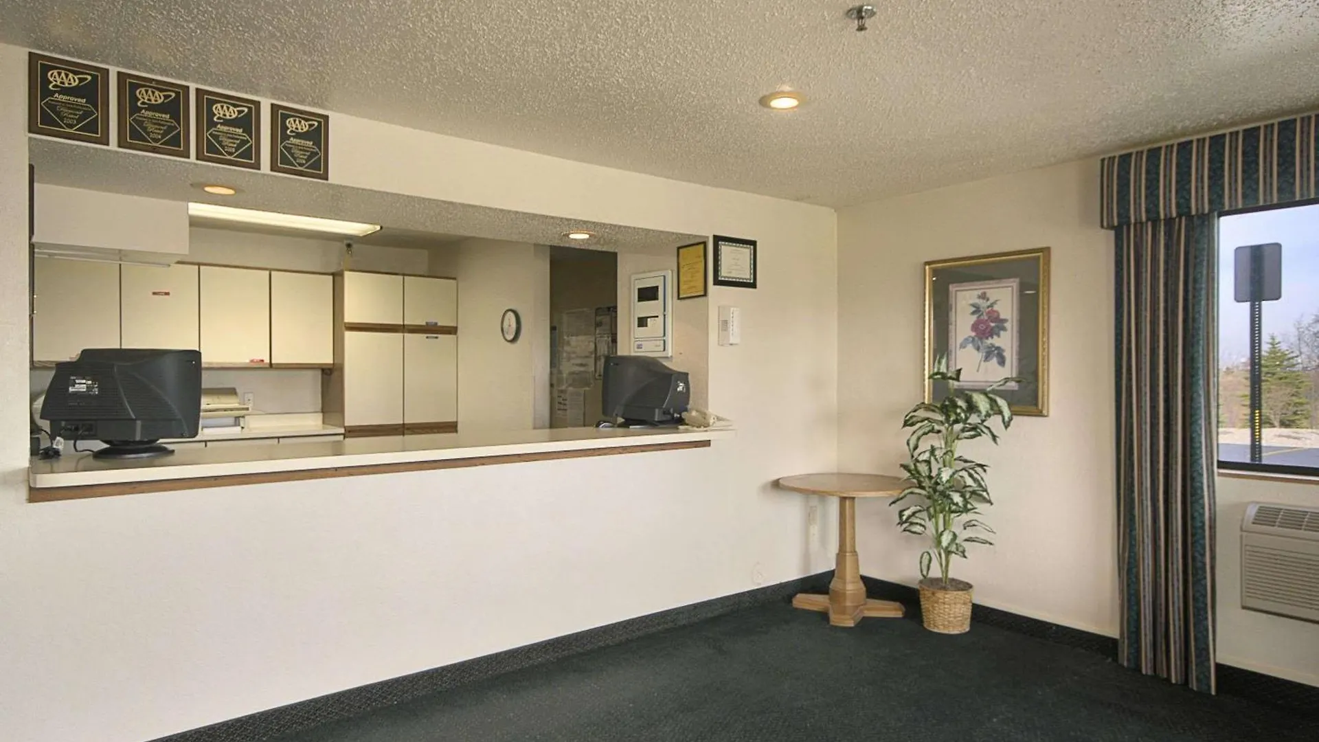 Staying Near Lake Michigan: 4 Travelodge by Wyndham Hotels Compared